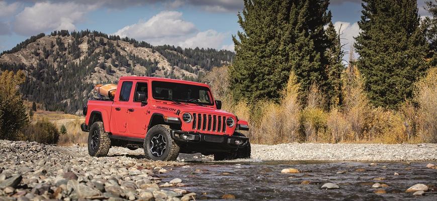 Jeep Gladiator vs Toyota Tacoma in Albany, NY | Armory CDJRF