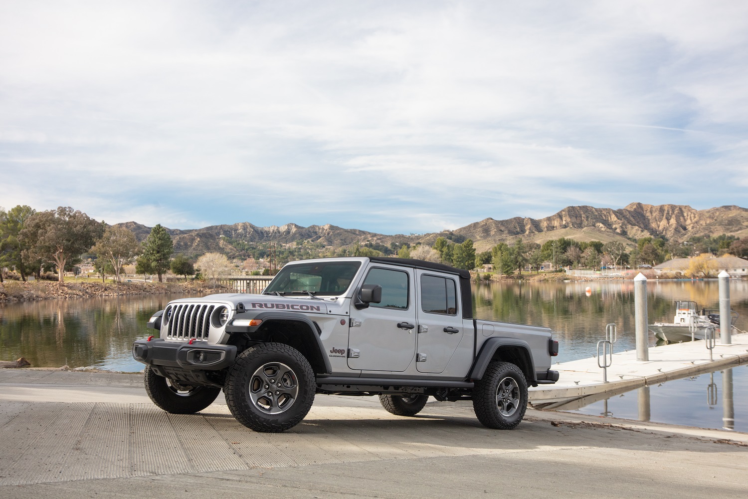Jeep Gladiator Lease in North Aurora, IL River Front CDJR