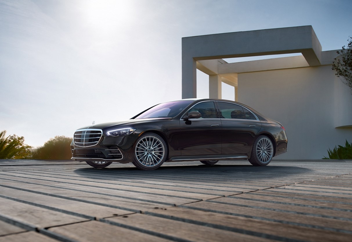 Lease a Mercedes-Benz in Rockville Centre, NY