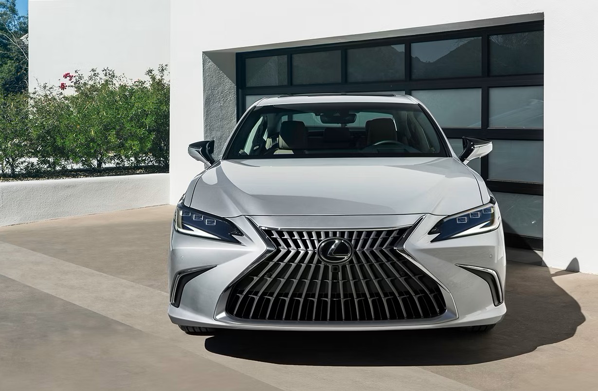 Lexus ES Hybrids available near Meridian, ID at Peterson Lexus