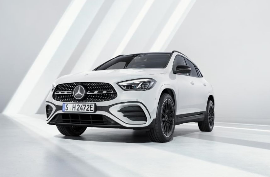 Mercedes-Benz GLAs available near Perrysburg, OH at Vin Devers Autohaus of Sylvania Mercedes-Benz