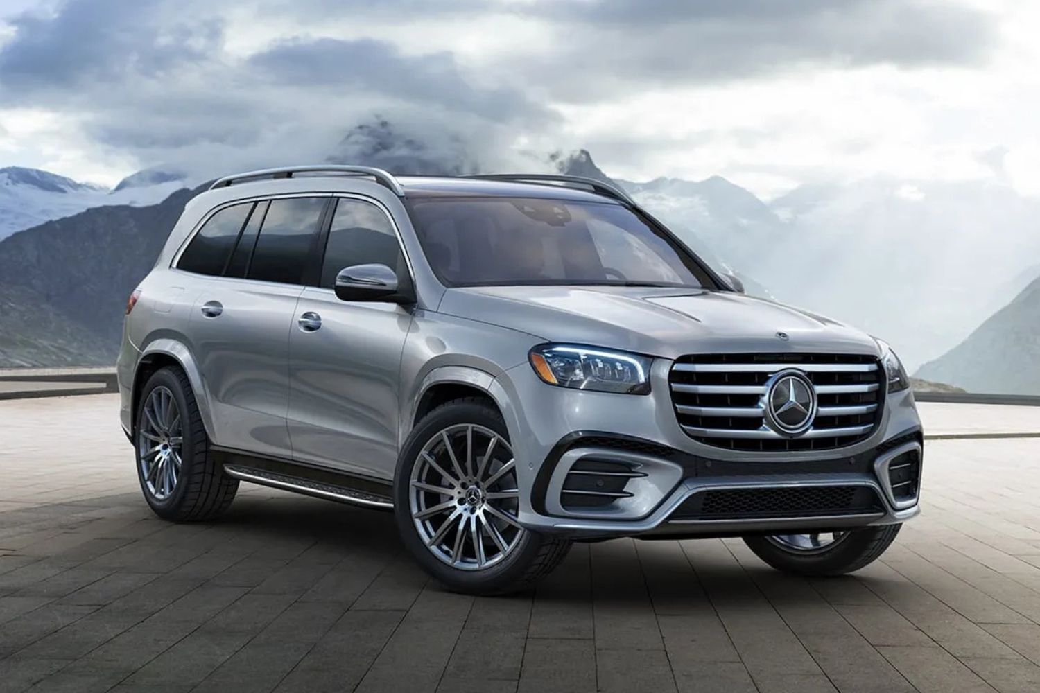 Mercedes-Benz GLSs available near Perrysburg, OH at Vin Devers Autohaus of Sylvania Mercedes-Benz
