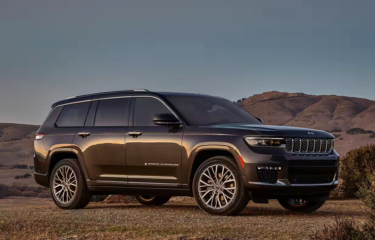 Jeep Grand Cherokees available in Bay City, MI at Thelen Chrysler Dodge Jeep Ram