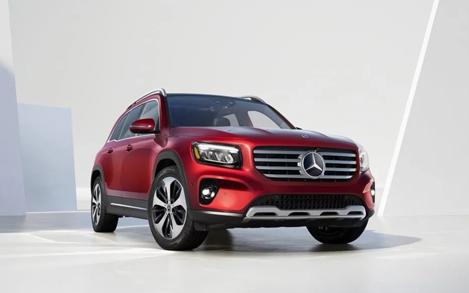 Mercedes-Benz GLBs available near Toledo, OH at Vin Devers Autohaus of Sylvania Mercedes-Benz