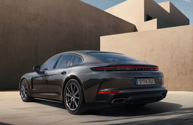 Porsche Panameras available near Philadelphia, PA at Porsche Conshohocken